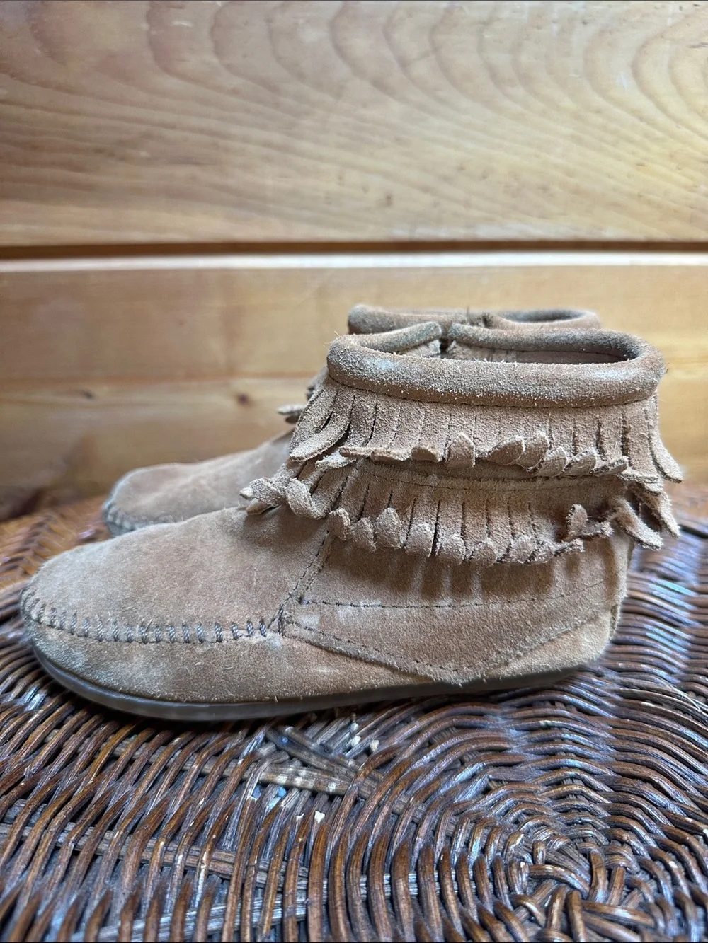 Minnetonka leather side zip moccasin fringe rigid sole size 11